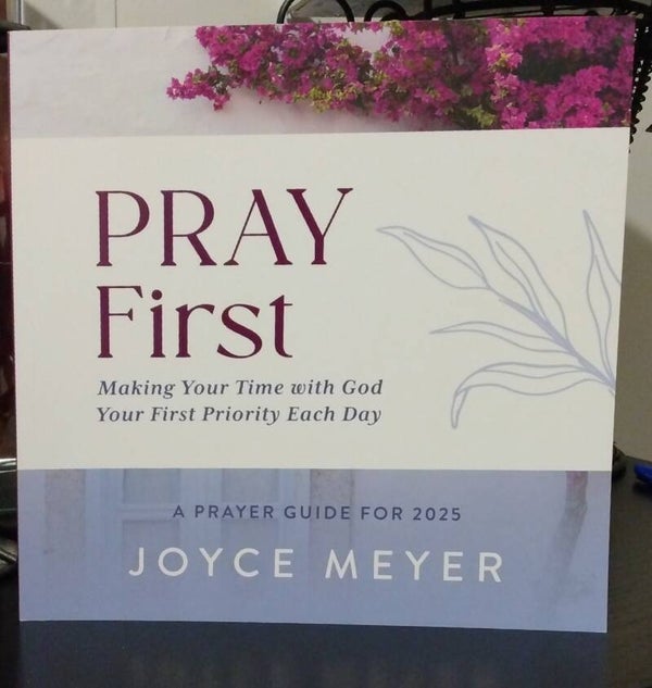 MzSucc3zz Women's Men's Christian Resource's Pray First Calendar Book 2025