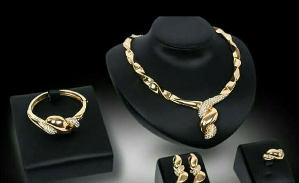 MzSucc3zz Women Twisted STYLE Crystal Gold Plated Bridal Necklace Bracelet Earrings Rings Set