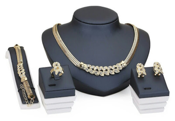 MzSucc3zz Female Dubai Gold Plated Crystal Teardrop Pendant Jewelry Set