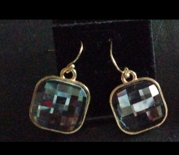 MzSucc3zz Ladies Black Abstract Grey Faceted Square Shaped Crystal Gold Earrings