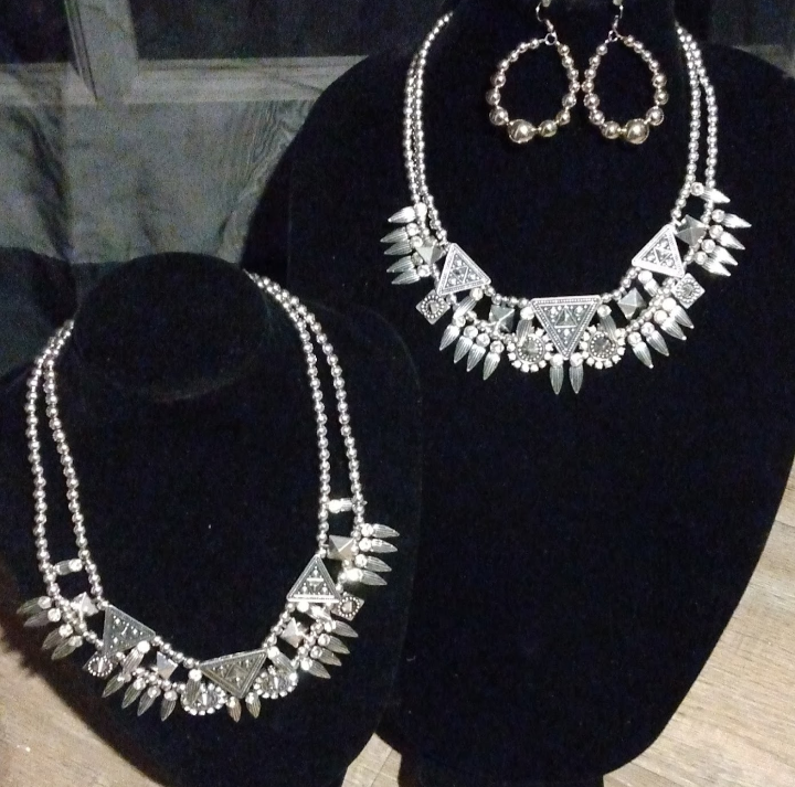 MzSucc3zz Chunky Oversized Mixed Ornates Neck 