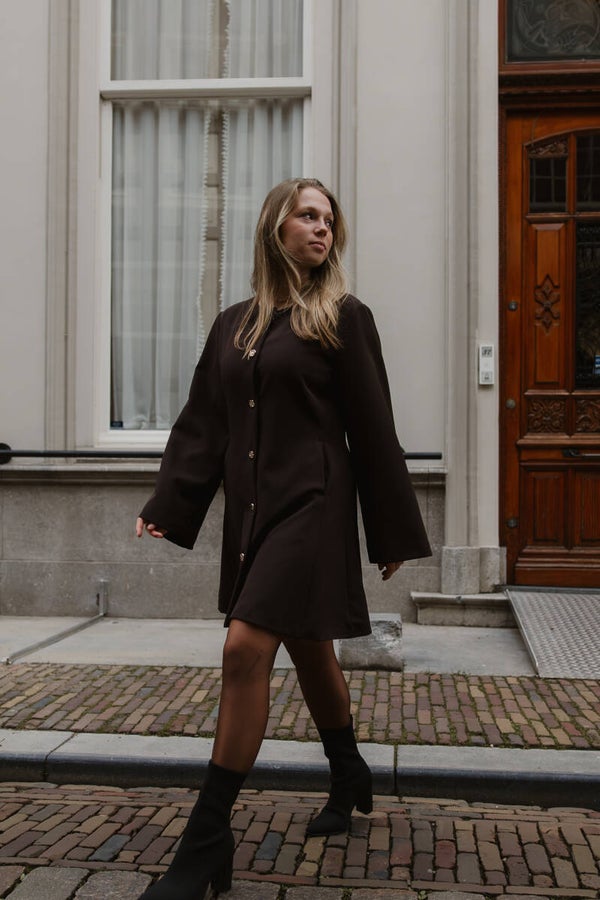 Blazerjurkje bruin goude knoopjes