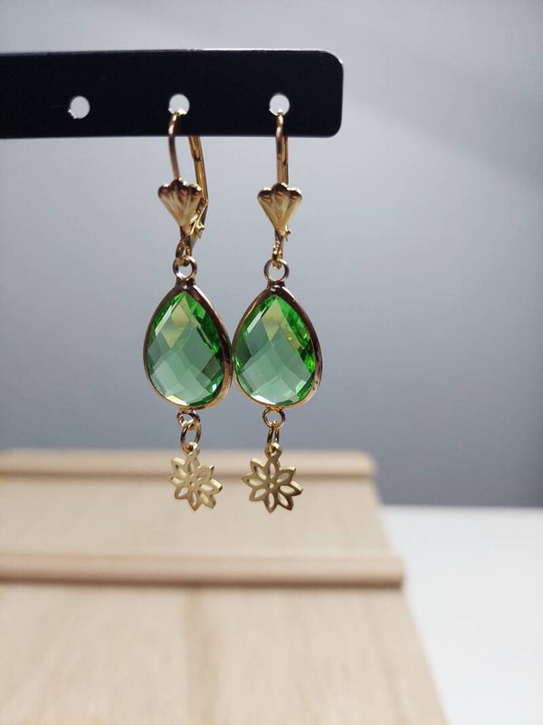 Oorbellen rvs goudkleurig met groene hanger