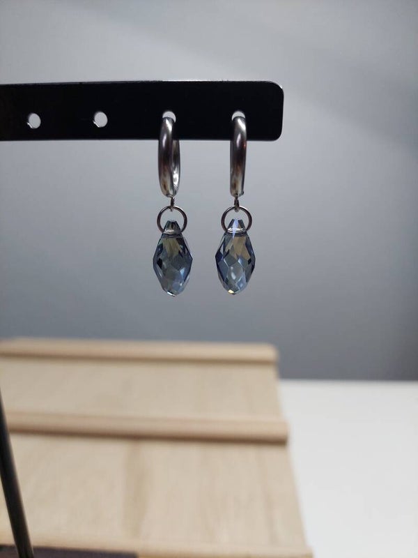 Oorringen rvs zilverkleurig met blauwe hanger