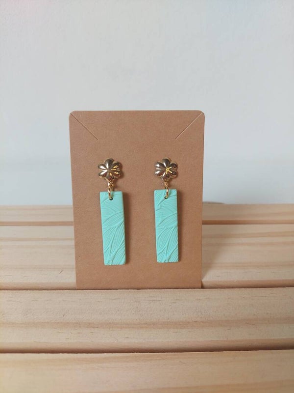Oorbellen rvs goudkleurig met mint kleurige klei hanger