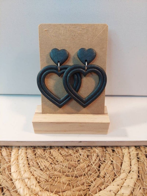 Oorbellen hart klei zwart glitter
