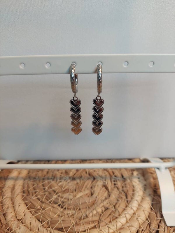 Oorringen rvs zilverkleurig met hart hanger