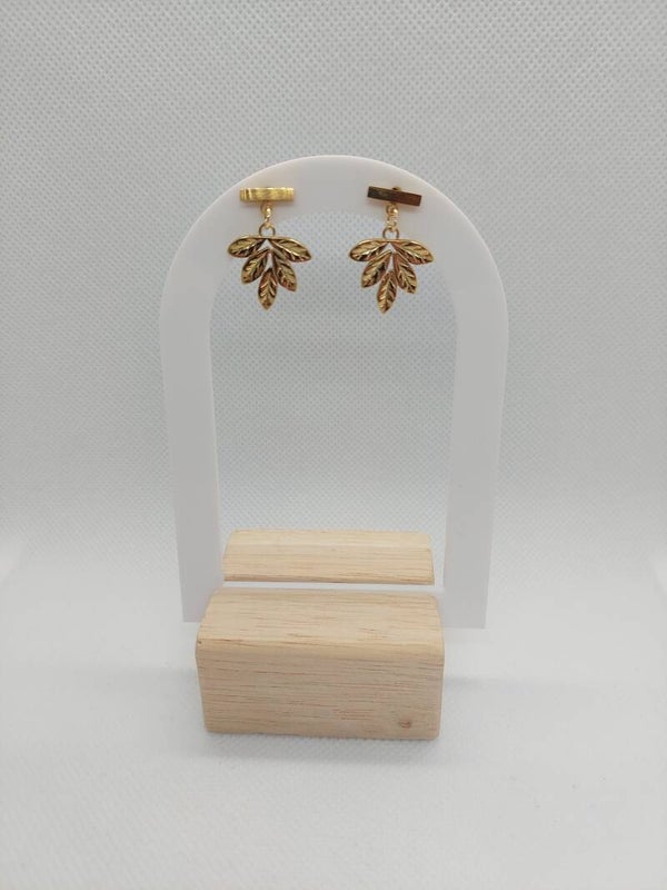Oorbellen rvs goudkleurig met blad hanger