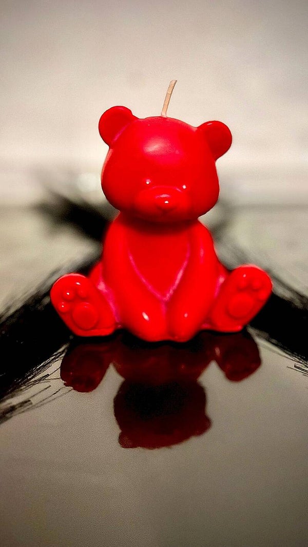 Duży siedzący miś