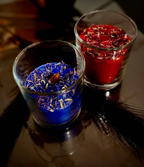 W szkle z drewnianym knotem