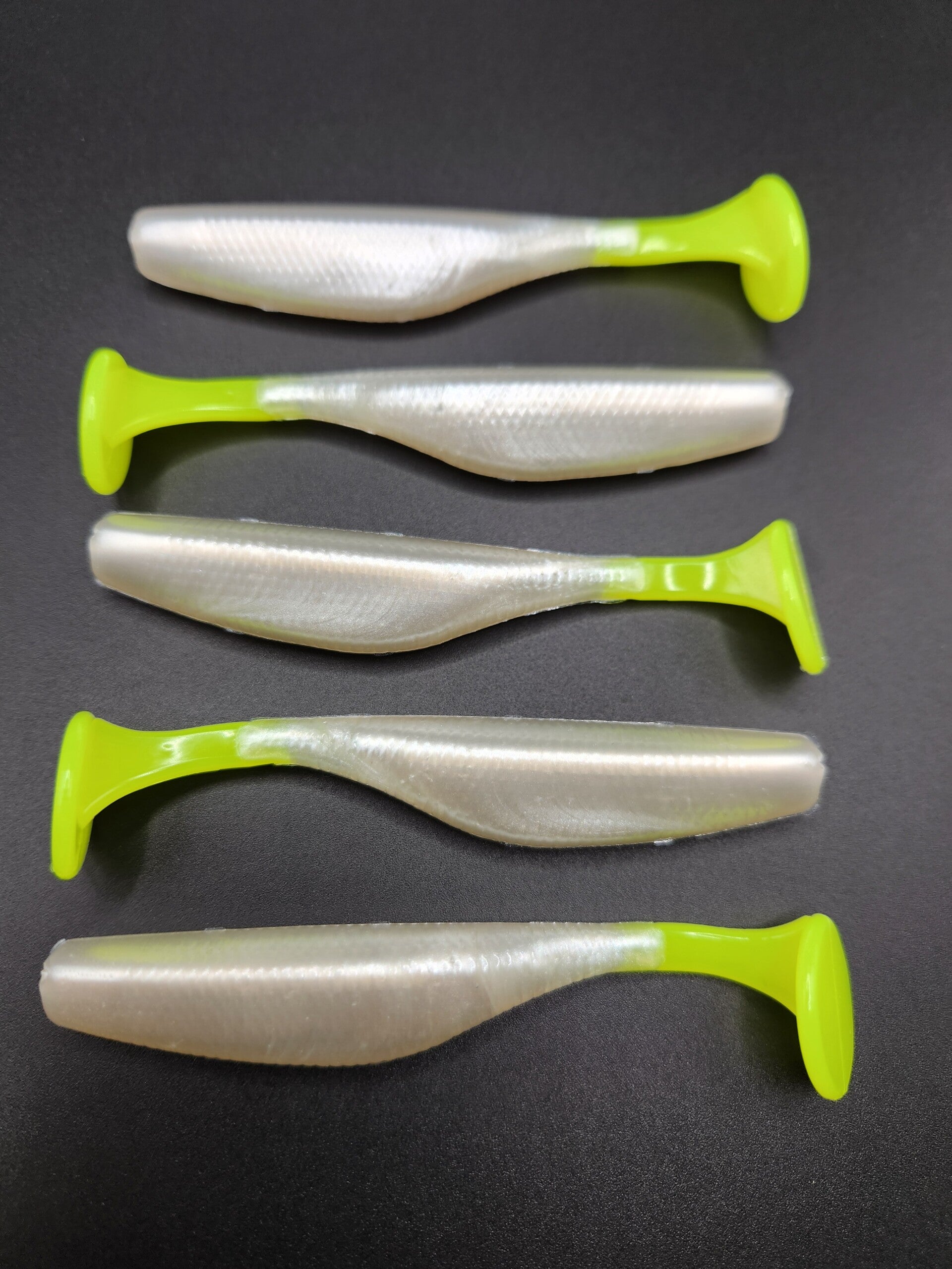 Pearl/Chart. Paddle Tails