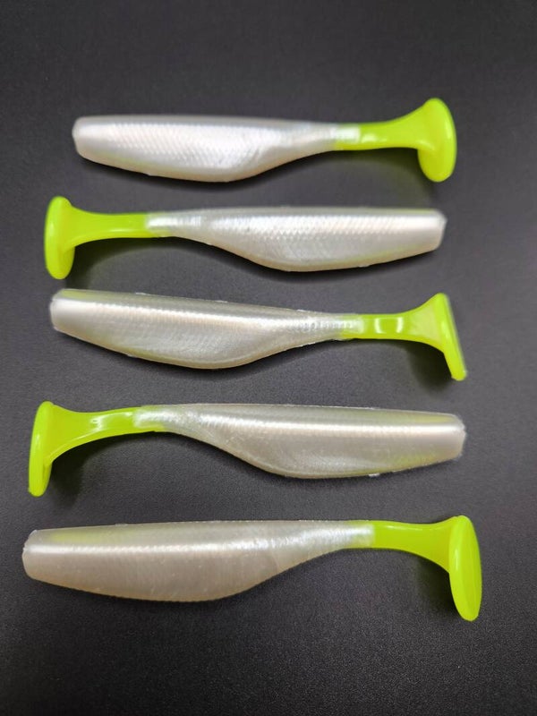 Pearl/Chart. Paddle Tails