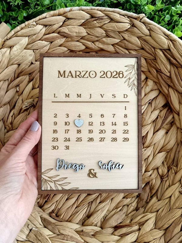 Calendario personalizado madera | Fecha especial con nombres