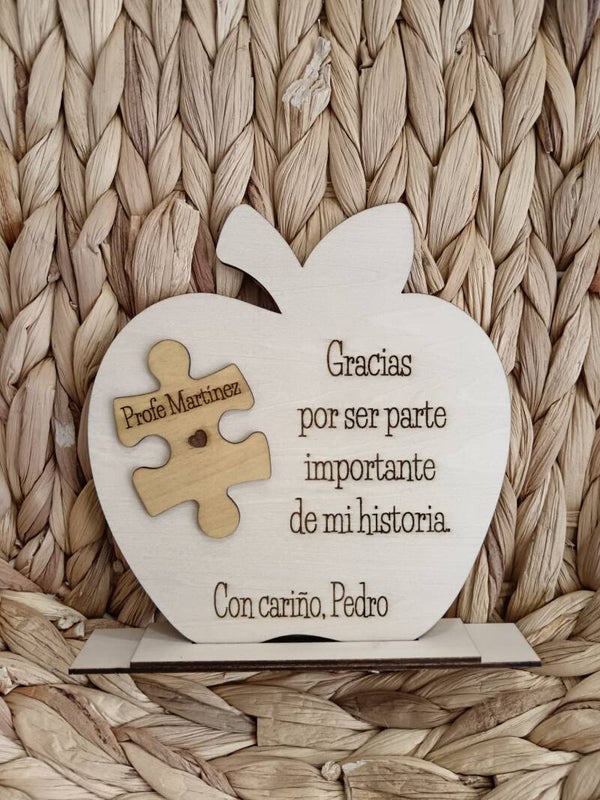 Decoración de madera en forma de manzana 🍎 símbolo del conocimiento