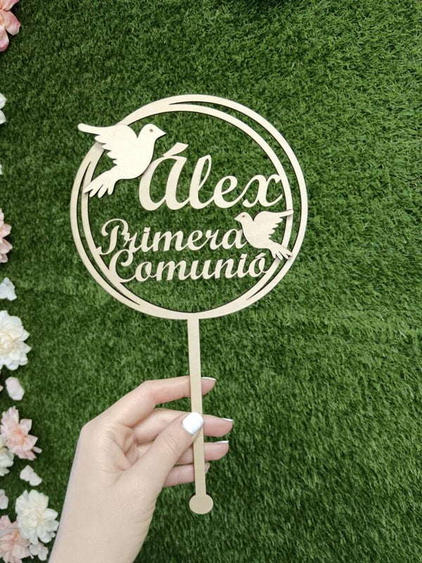 Topper de madera personalizado para Primera Comunión – recuerdo único y elegante