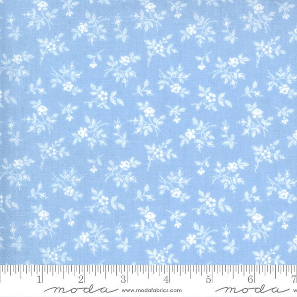 Q154 - stof licht blauw Crystal Lane by Bunny Hill Designs - Moda