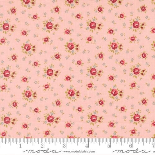 Q293 - stof Petite rose - Lyda Rose- Bunny Hill Designs by Moda