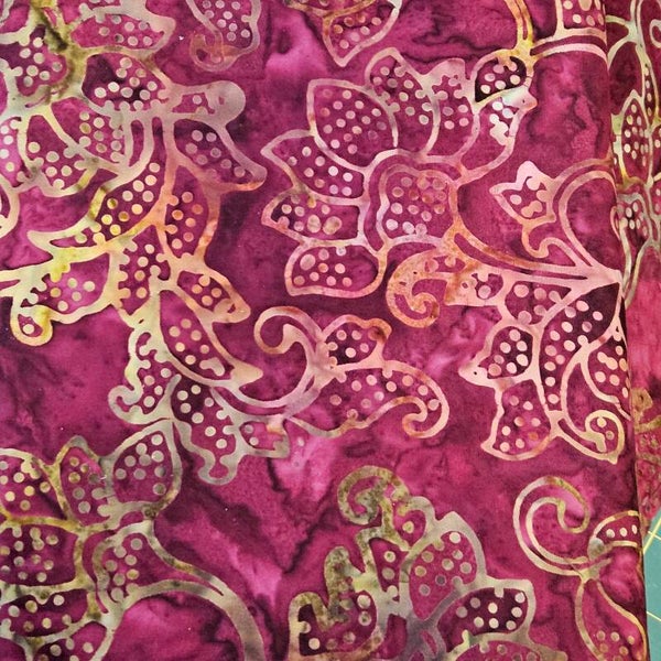 B65 - batikstof - floral wineberry- Benartex