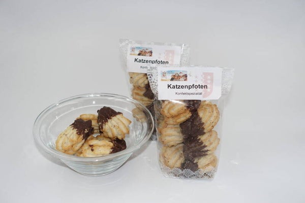 Katzenpfoten mit Traubenkernmehl