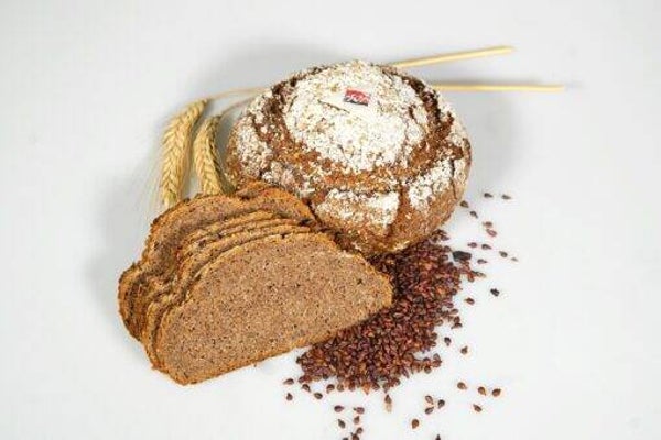 Roggenbrot mit Traubenkernmehl geschnitten