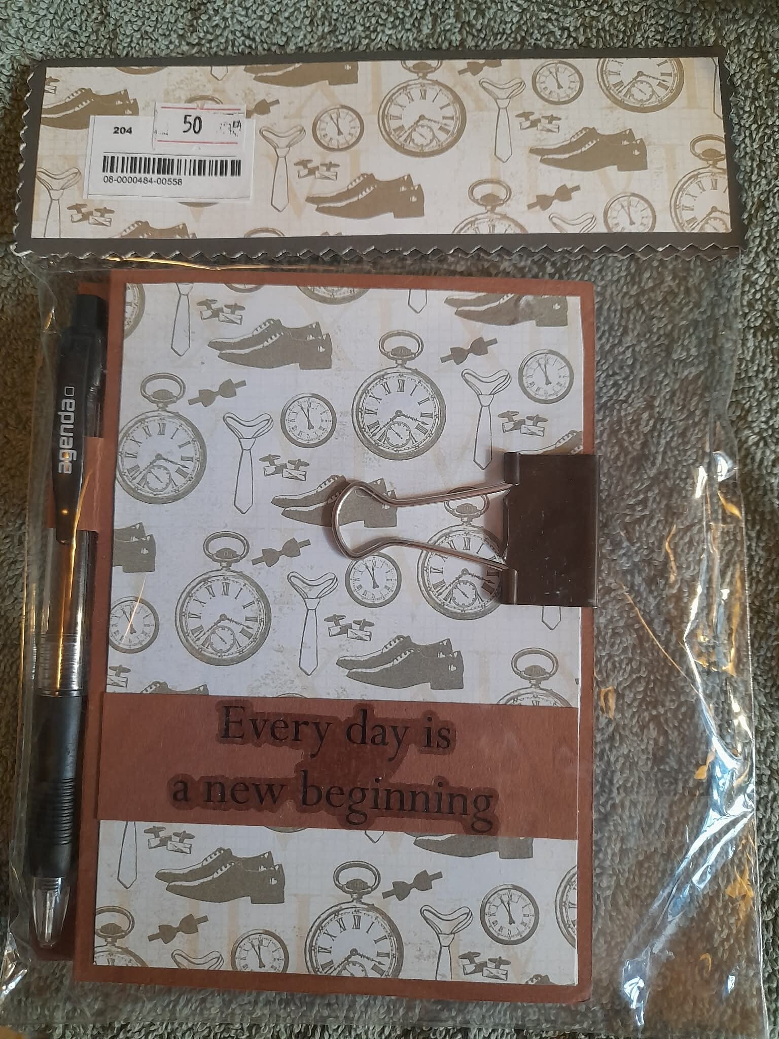 Skrivebok med penn nr 2