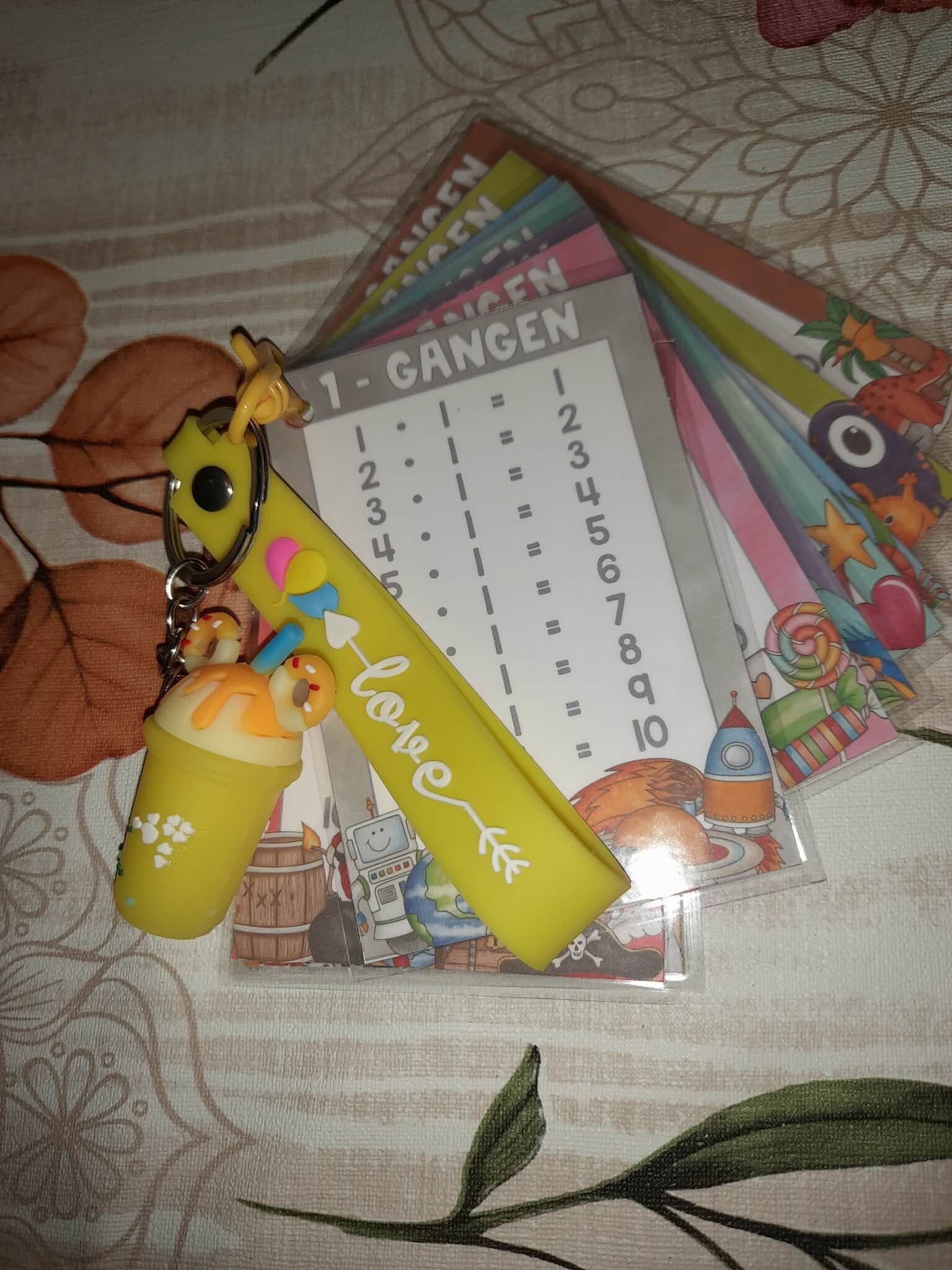 Gangetabell på nøkkelknippe Gul