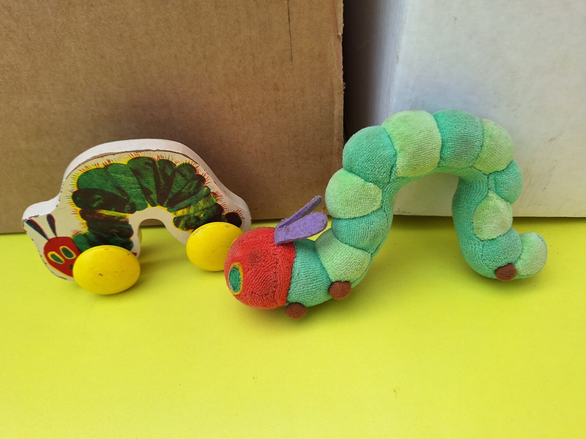 hout en knuffel van rupsje nooitgenoeg