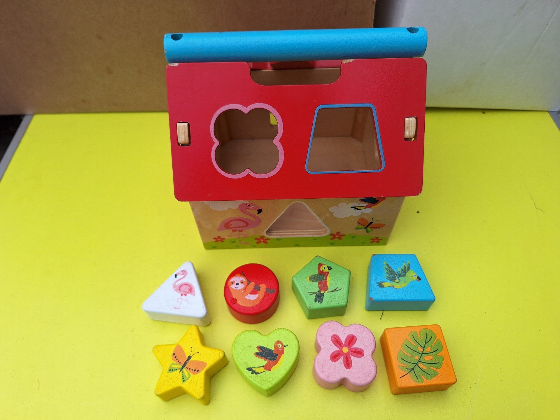 houten puzzel huisje met vormpjes