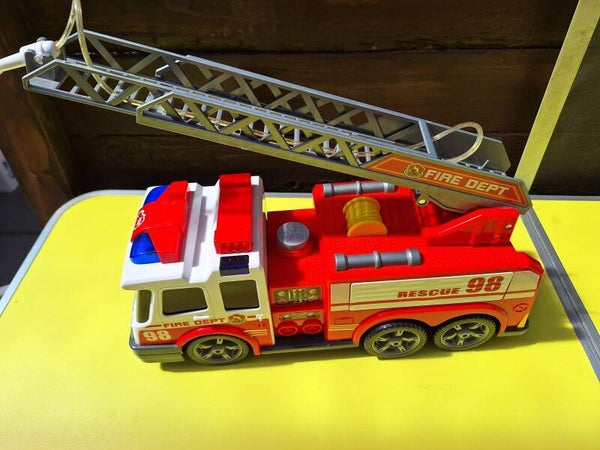 Brandweer auto met wit en rood