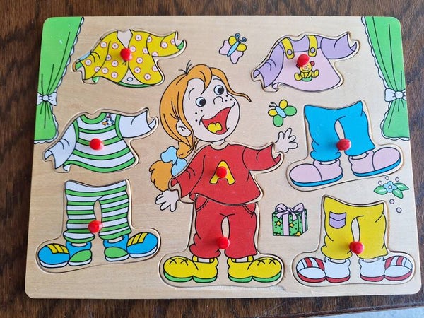 puzzelplank met meisje en verschillende kleding