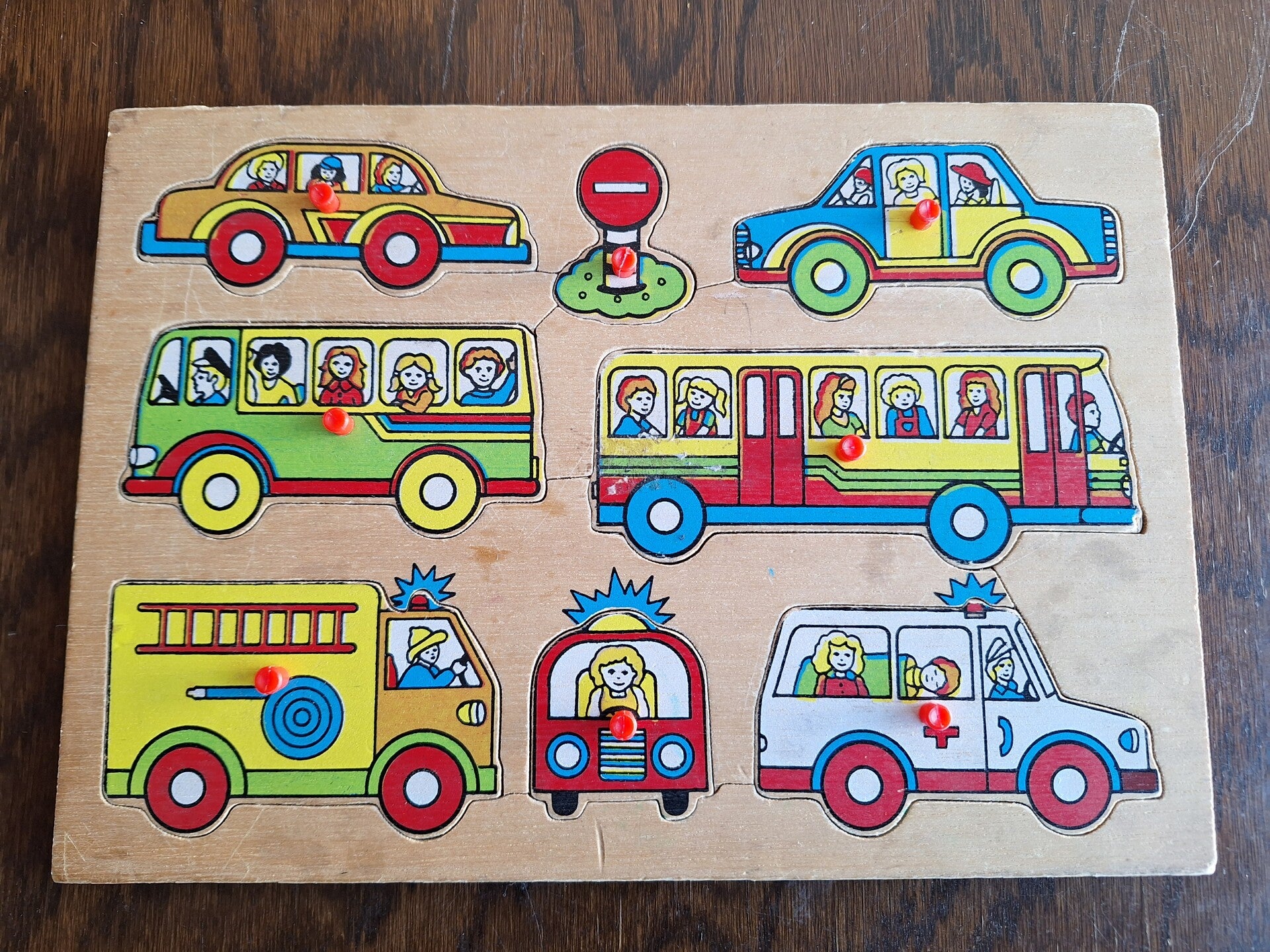 puzzelplank met verschillende auto's