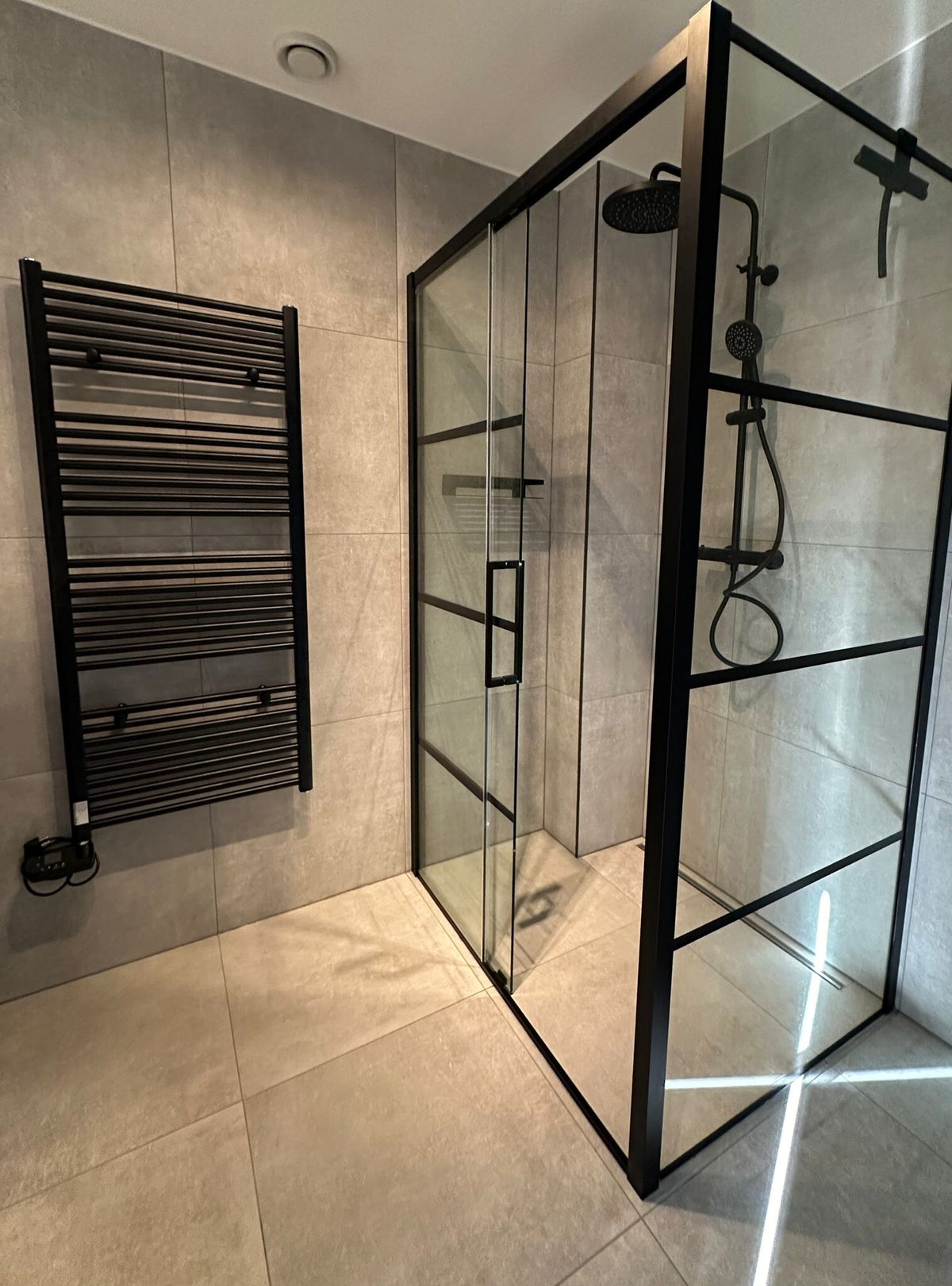 Nieuw douche wandpanelen en keukendeurtjes | DSverbouwspecialist.nl