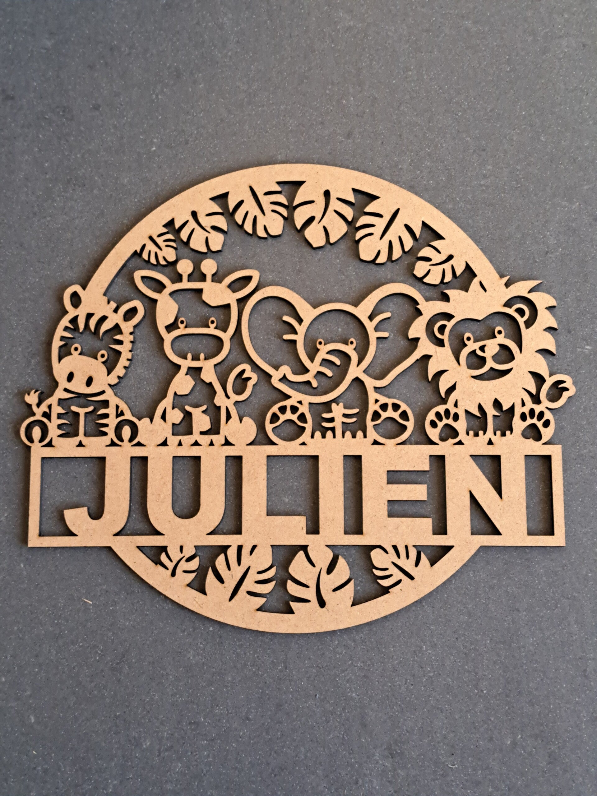 Houten safari-cirkel met naam