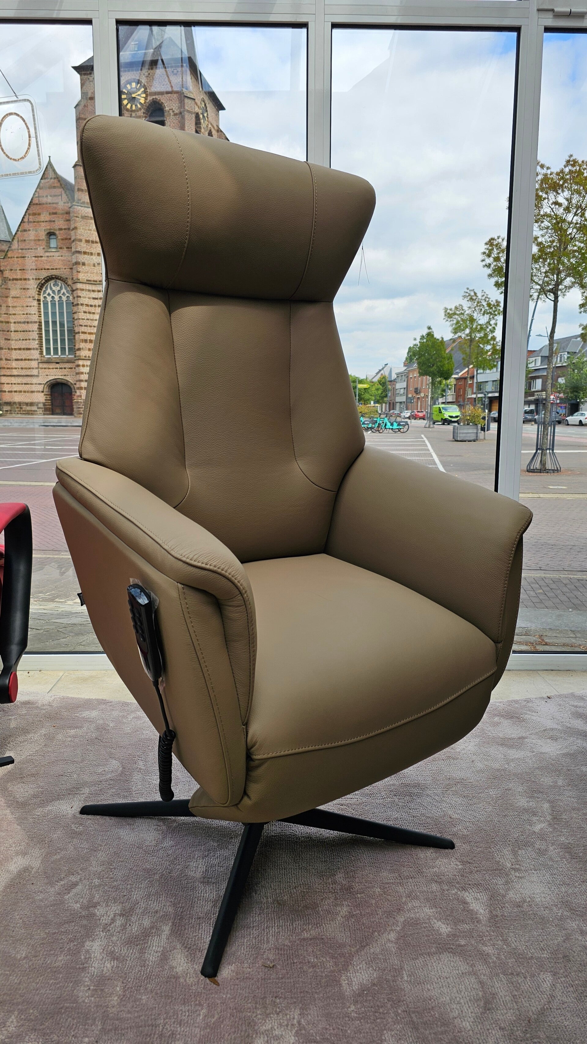 EDDA - Modulax met sta-op hulp, elektrisch verstelbare hoofdsteun en accu (4 motoren)