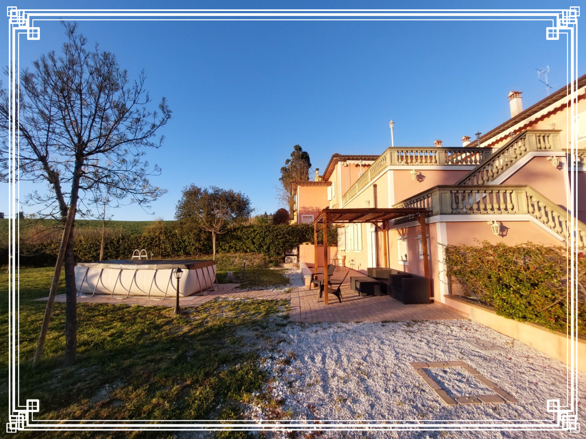 Area Giardino Relax Appartamento Indipendente in Toscana, a soli pochi chilometri da Firenze, Pisa, Lucca, Siena, Monteriggioni, San Gimignano, Volterra, Livorno, Vinci, Montelupo Fiorentino, San Miniato etc...