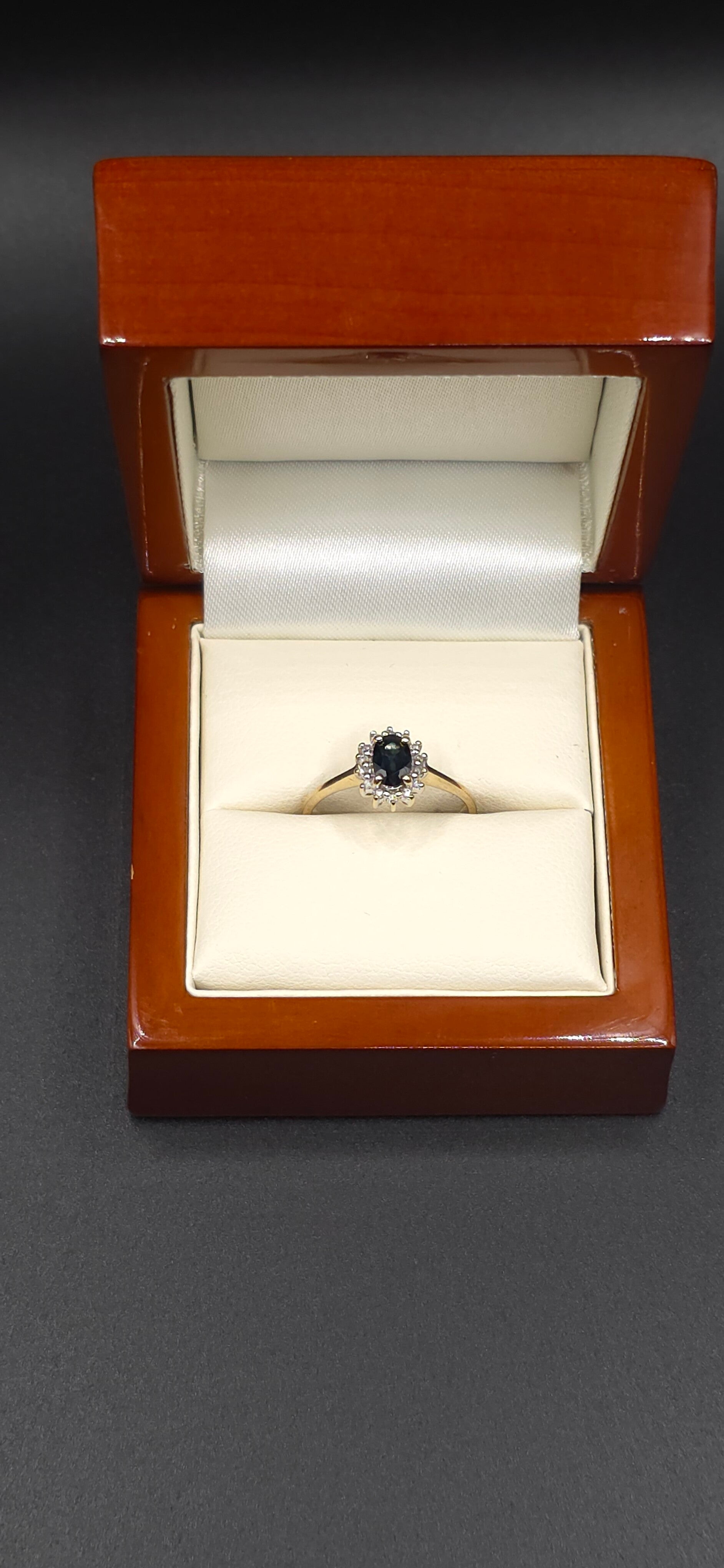 Beautiful Vintage 9ct Yellow Gold Sapphire and Diamond Cluster Ring. Size L 1/2