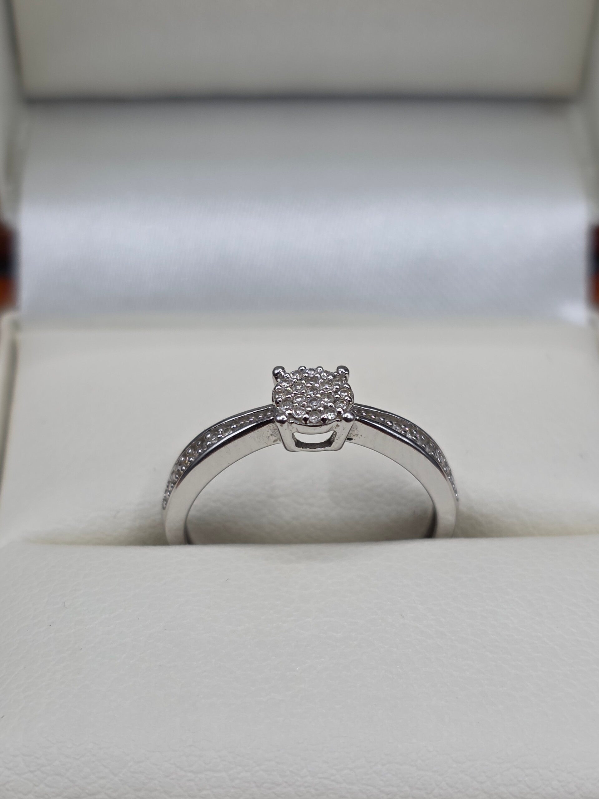 Beautiful 9ct White Gold Pave Diamond Cluster Ring. Size J