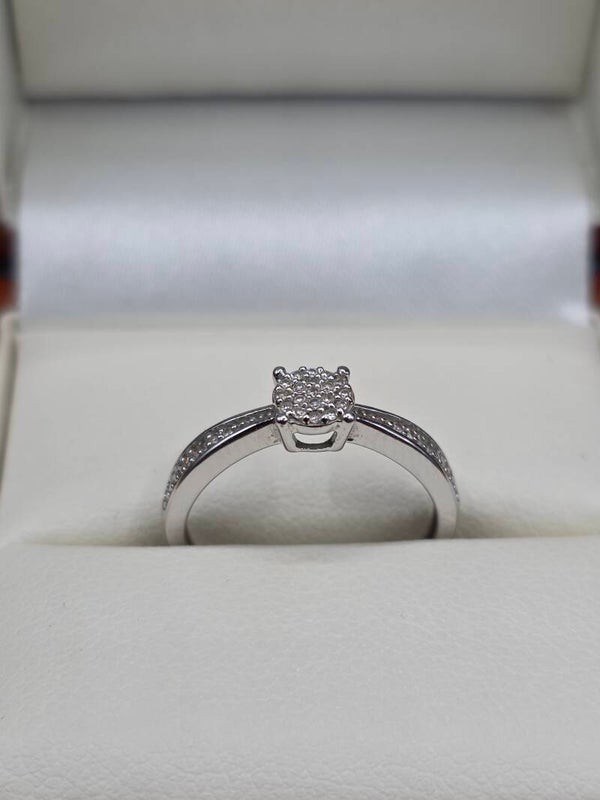 Beautiful 9ct White Gold Pave Diamond Cluster Ring. Size J