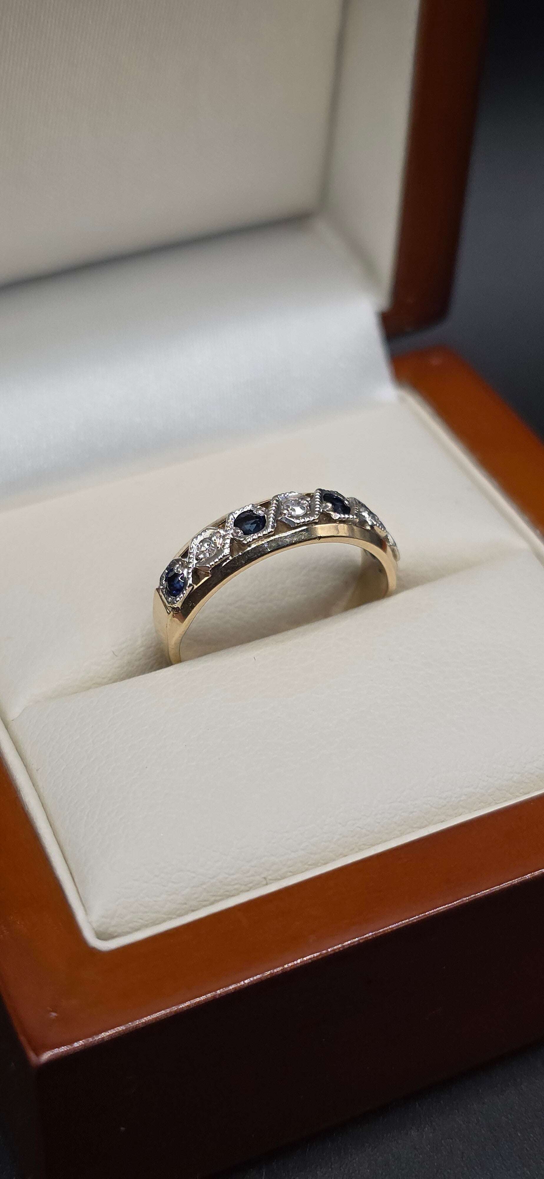 Absolutely stunning Vintage 9ct White and Yellow Gold Sapphire and Diamond Eternity Ring. Size I1/2 to J