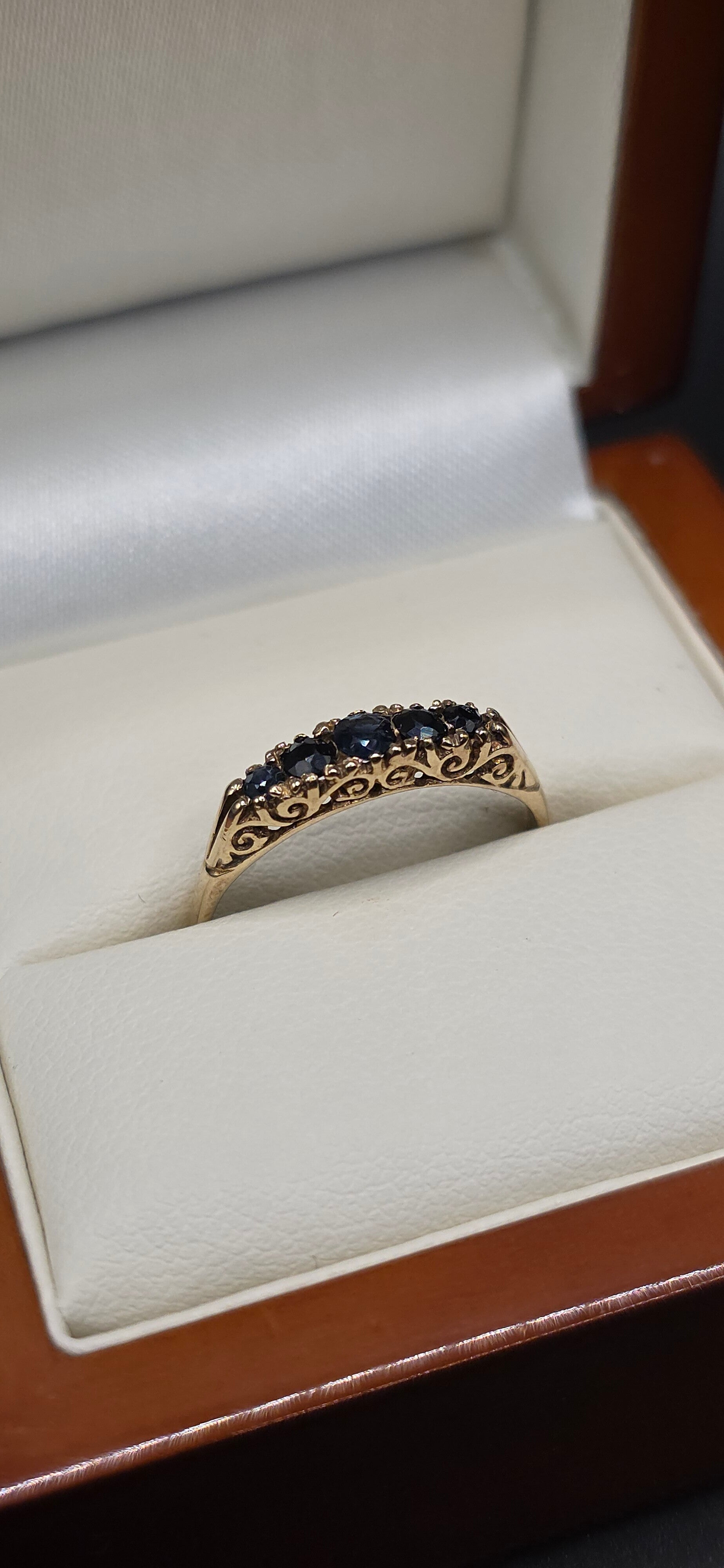 Beautiful Antique Victorian/Edwardian 9ct Yellow Gold five stone Sapphire Half Hoop Ring. Size N