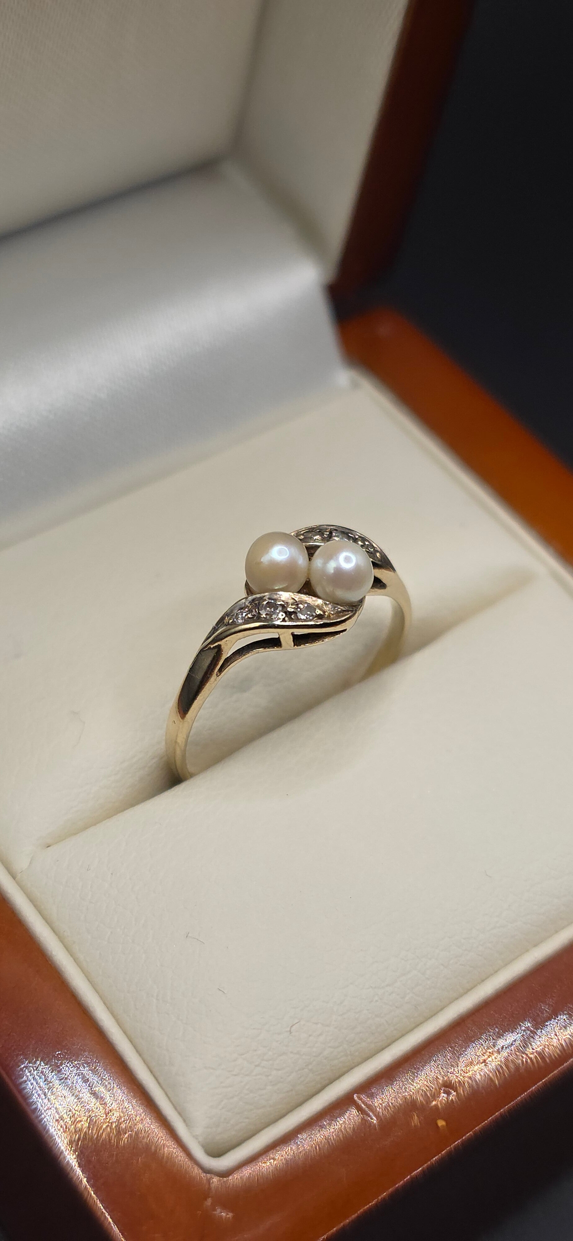 Beautiful Vintage 9ct Yellow Gold Natural Pearl and Diamond Ring. Size J1/2