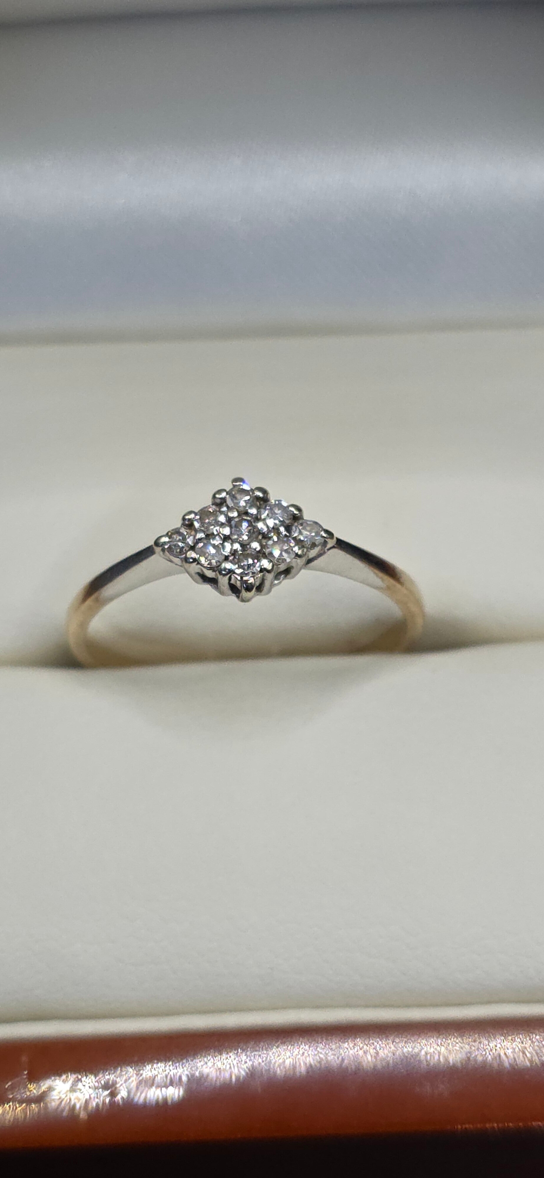 Absolutely stunning Vintage Diamond Cluster Ring. Size O
