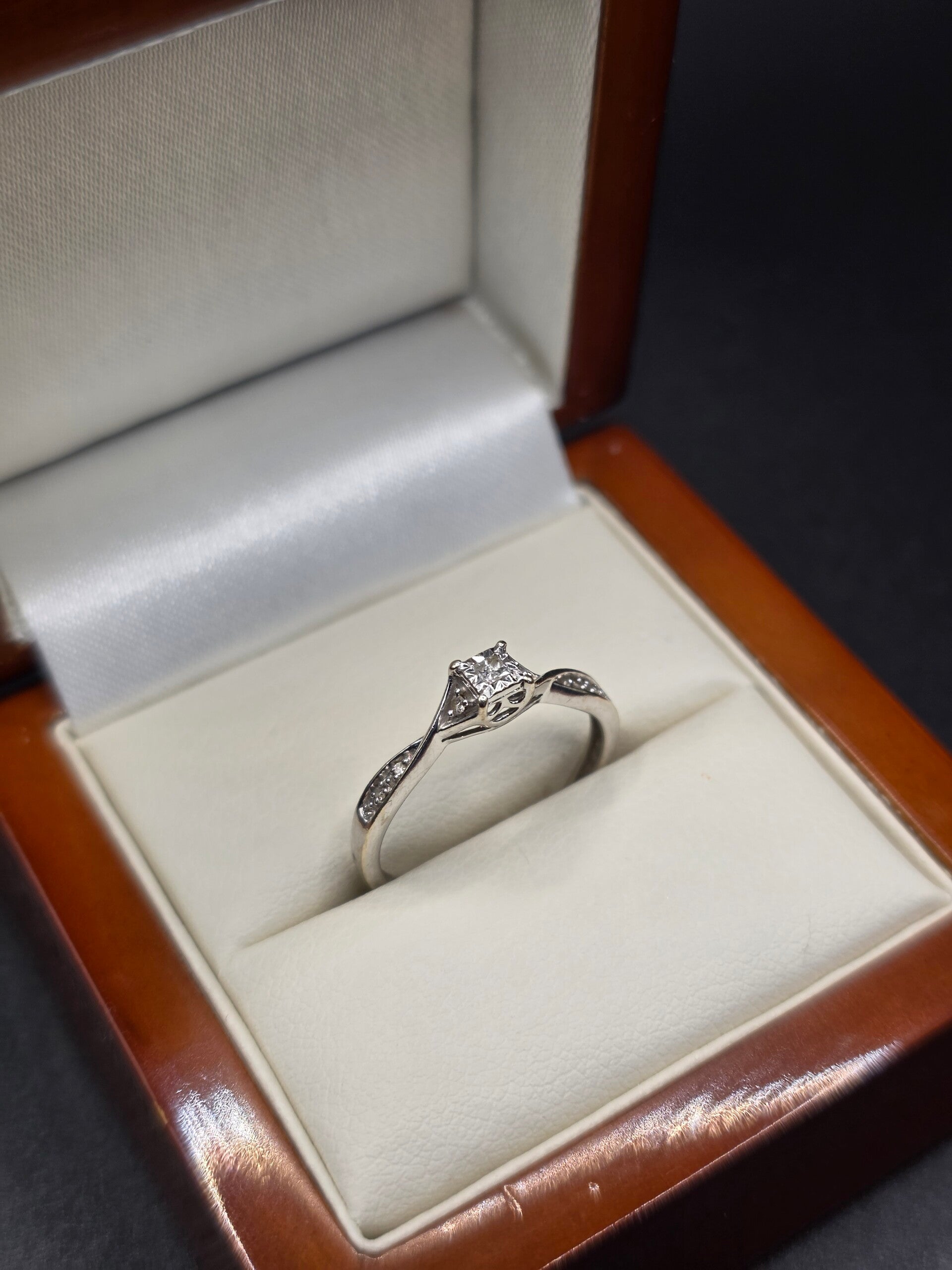 Beautiful 9ct White Gold Diamond Solitaire Ring. Size M