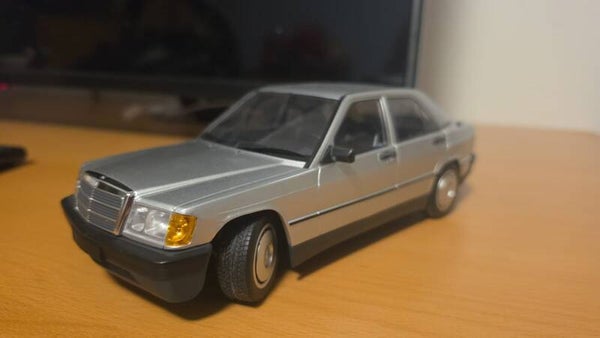 Mercedes-Benz W201 (190) in Silber
