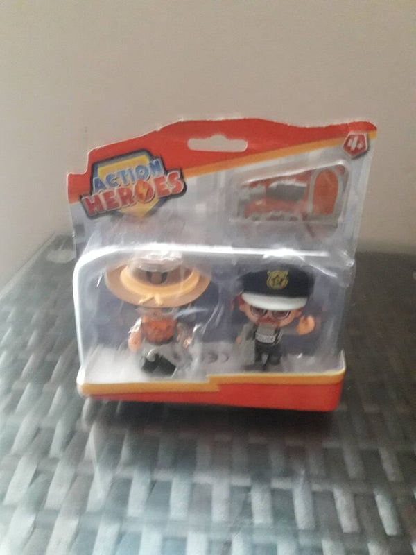 Action heroes , figures 2