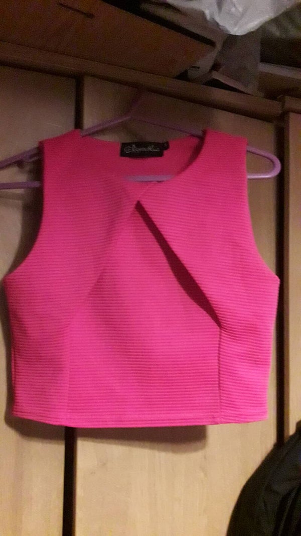Republic short top pink  vgc used,12