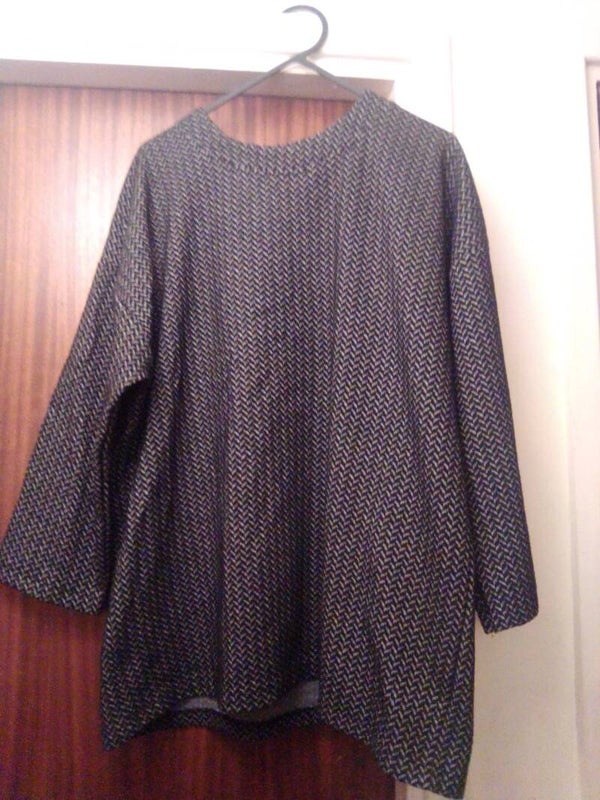 Black n white size 16 top 3 quarter sleeves.vgc used