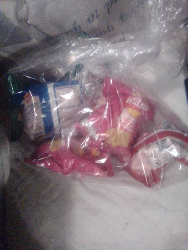 8 pkts if walkers crisps 2 salt vinegar, 2 cheese n onion,2 prawn cocktail,two salted