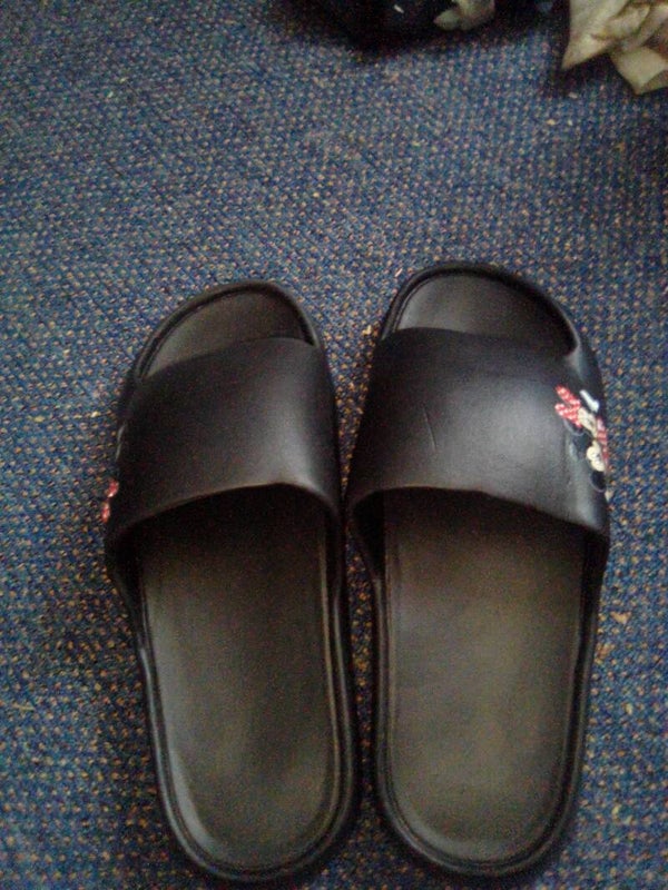 42/43 shoe size slip on black Minnie mouse plastic sandals new