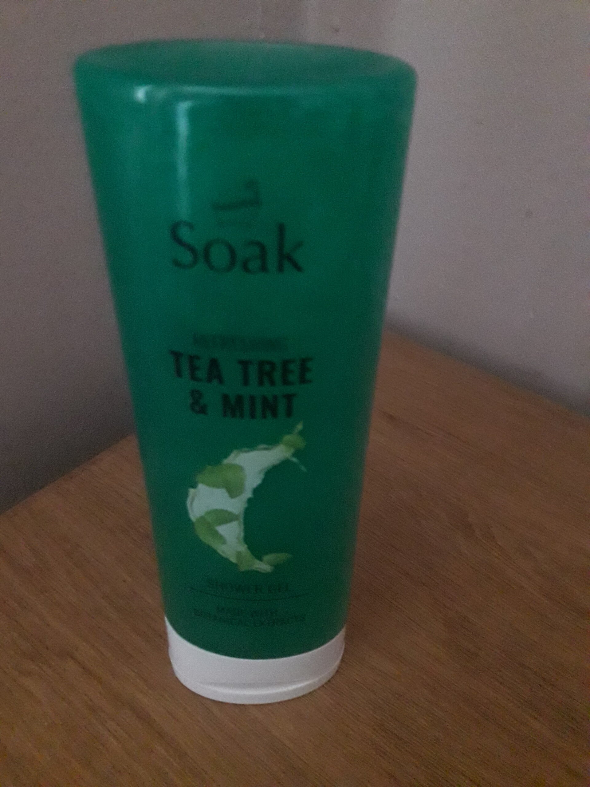 Soak refreshing tea tree & mint shower gel